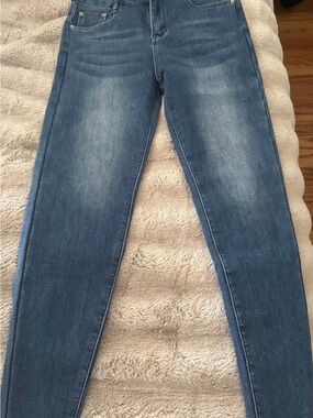 Classic Women's Blue Denim Jeans - Comfortable Everyday Fit Fleece Lined